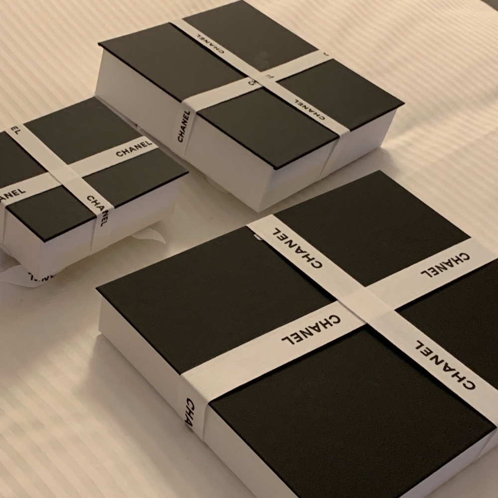 Brand new Authentic Rare from Paris Chanel White Gift Box with Ribbon,rare! - Picture 11 of 13